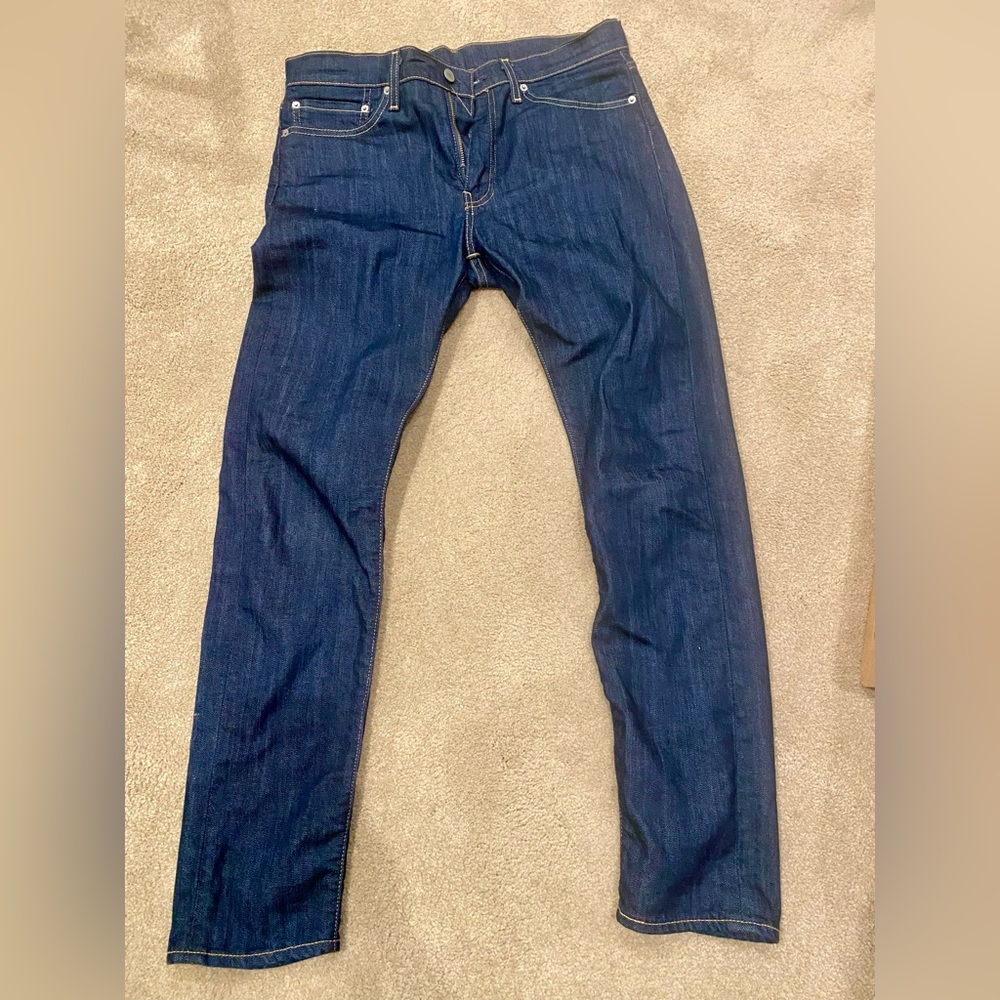 Levi 510 Skinny has an ultra-streamlined fit design